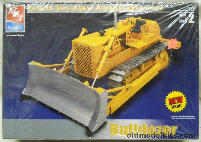 AMT 1/24 Caterpillar Bulldozer D8H, 31769 plastic model kit